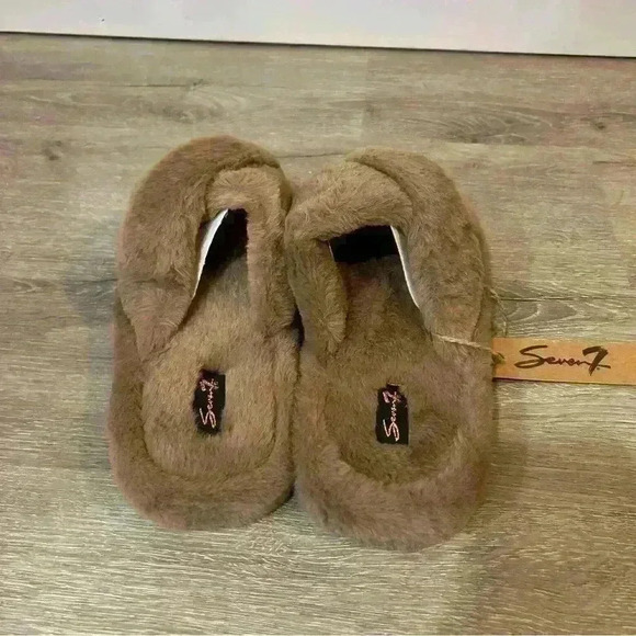 NIB Seven7 Tan Beige Brown Kiki Fuzzy Soft Slipper Lounge Sandals Women’s Size 8 - Picture 4 of 6